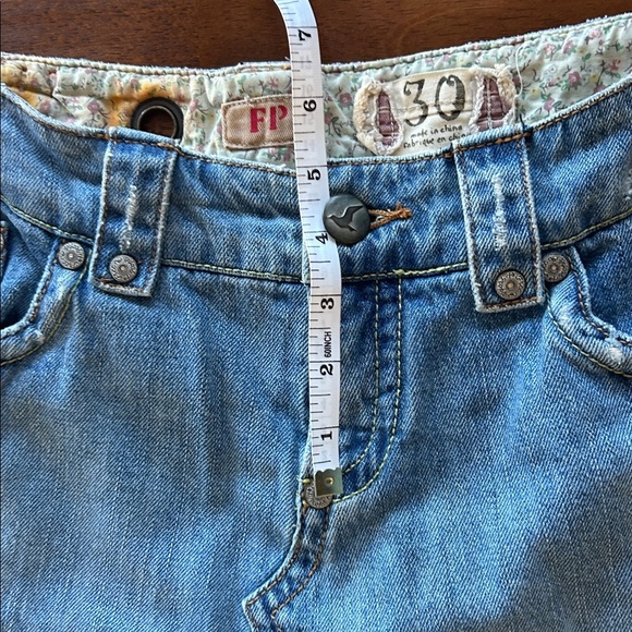 Free people Y2K vintage inspired boho distress low rise denim miniskirt size 30​ - Picture 5 of 9